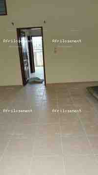 DEUX CHAMBRES SALON SANITAIRE