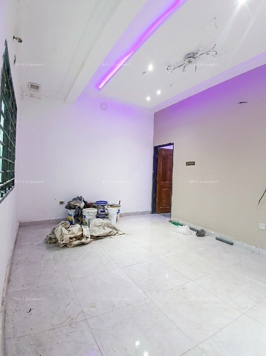 Une chambre salon à louer