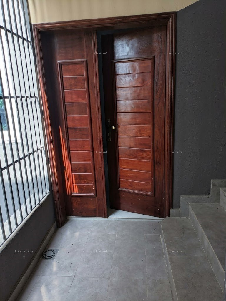 APPARTEMENT DE 02 CHAMBRES A LOUER